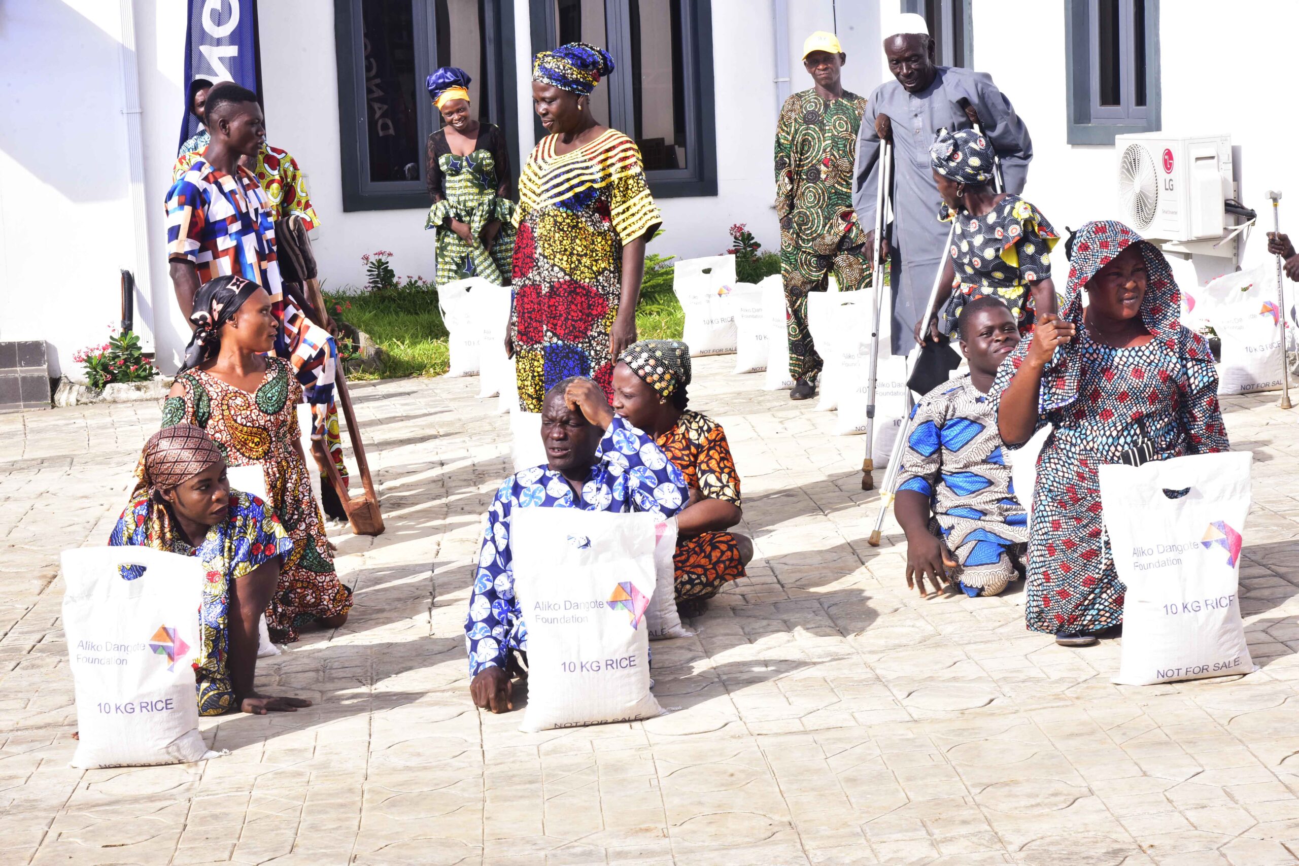 Hunger:  Dangote Foundation’s free  Rice Excites Host Communities Of Ibese, Itori, Ijebu-Igbo