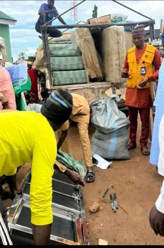 Senator Yaroe Donates Medical Equipment to Border Community